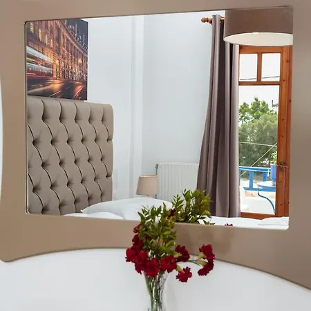 Ragoussis House لوغاراس