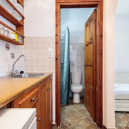 Ragoussis House * لوغاراس