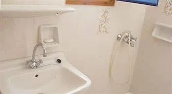 Ragoussis House لوغاراس