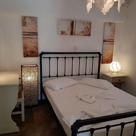 Ragoussis House لوغاراس