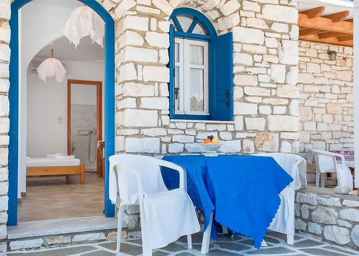 Ragoussis House * Logaras